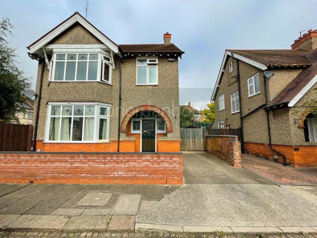 Forfar Street, St James, Northampton NN5 3 bed detached house £1,095
