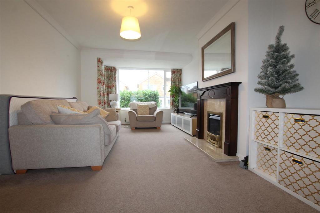 14 Selhurst way, Fair oak, Easteigh 3 bed semidetached house £330,000