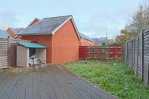 5 bedroom end of terrace house for sale - Powell Gardens, Redhill