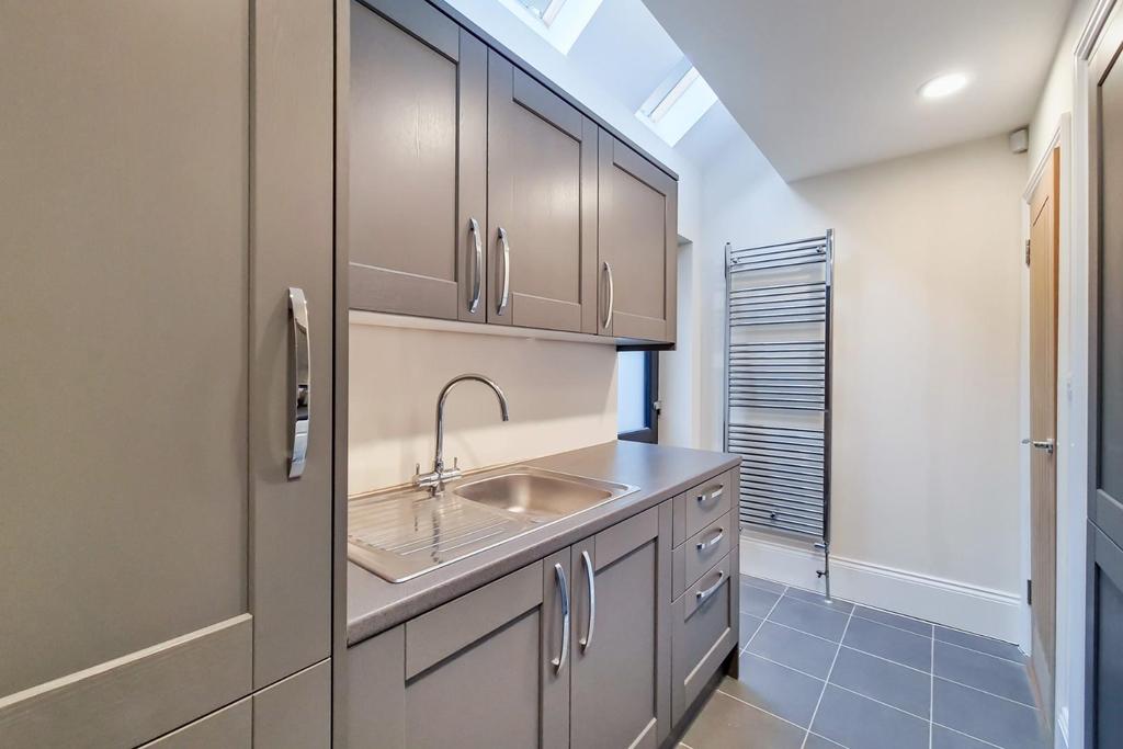 2 Utility Room-0.jpg