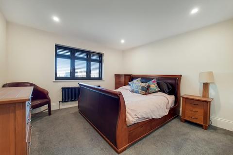 4 Milton Place, Chislehurst, BR7 5FA