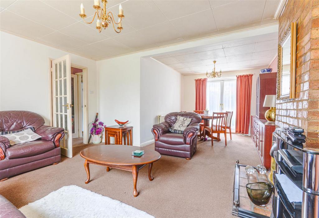 Coronation Gardens, Battle 3 bed terraced house £250,000
