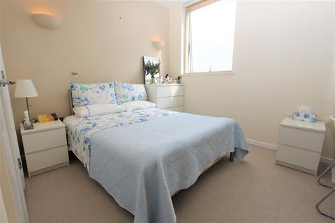 3 bedroom flat to rent, West Point, Wellington Street