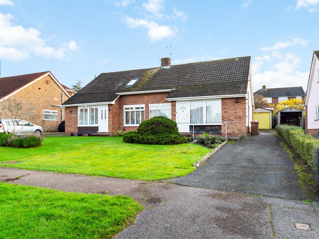 Gumbrells Close, Fairlands, Guildford 2 bed semidetached bungalow for