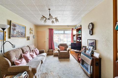 9 Gumbrells Close, Fairlands, Guildford, GU3 3NG