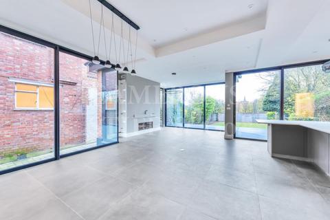 5 bedroom house for sale - Dartmouth Road, London, NW2
