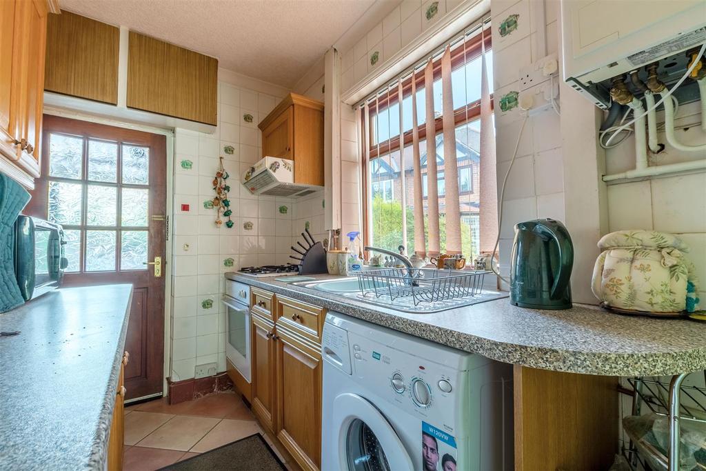 DSC 4207 Kitchen-HDR copy.jpg