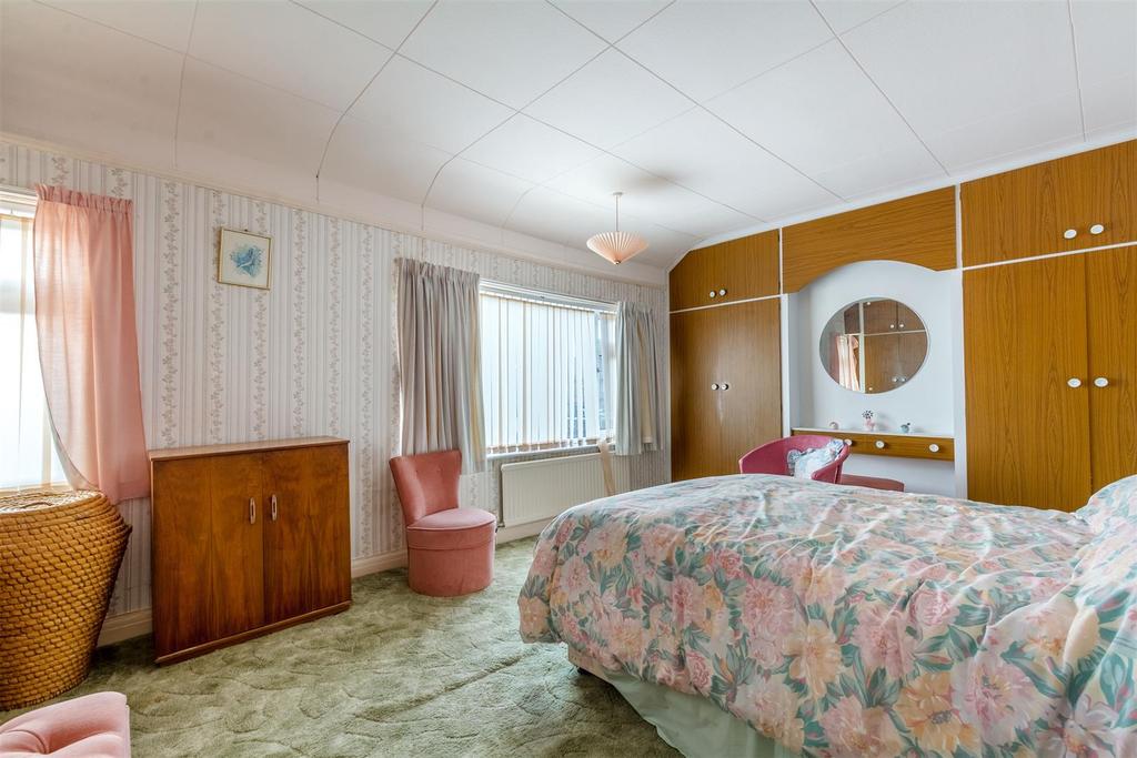 DSC 4213 Bed 1-HDR copy.jpg