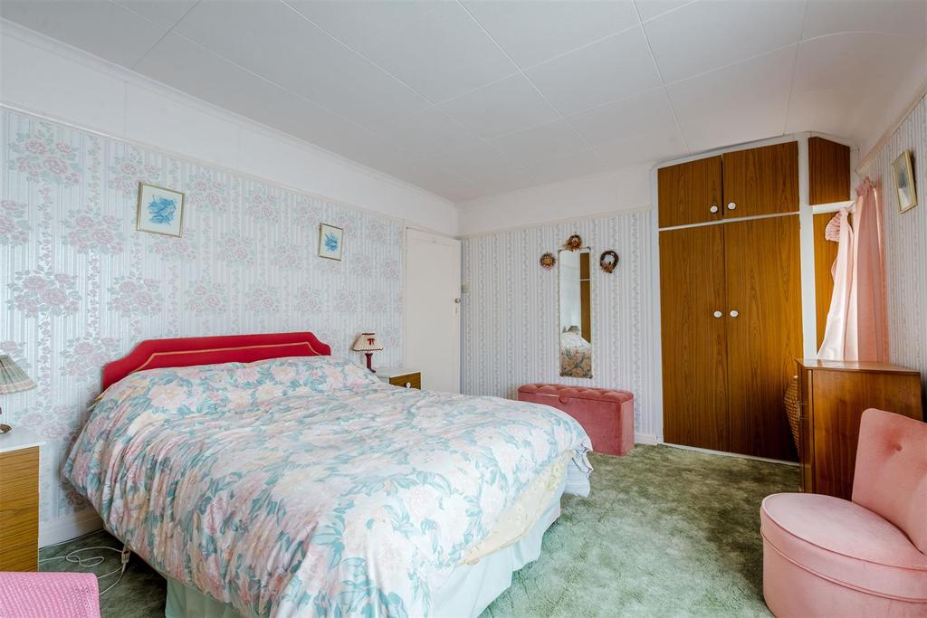 DSC 4216 Bed 1-HDR copy.jpg