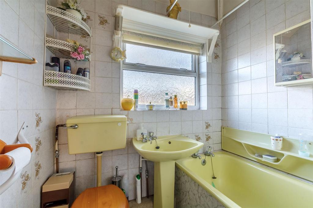 DSC 4210 Bathroom-HDR copy.jpg