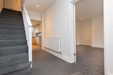 4 bedroom semi-detached house for sale - Clover Leas, Epping