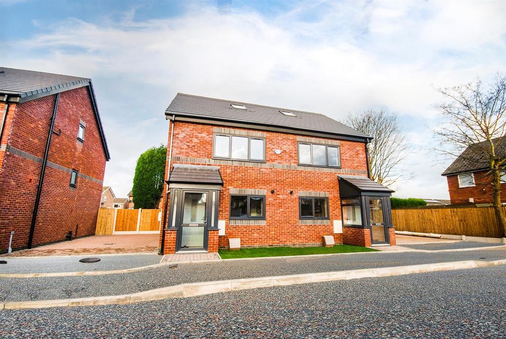 Penny Farthing Close, St. Annes Road, Denton, Manchester 3 bed semi
