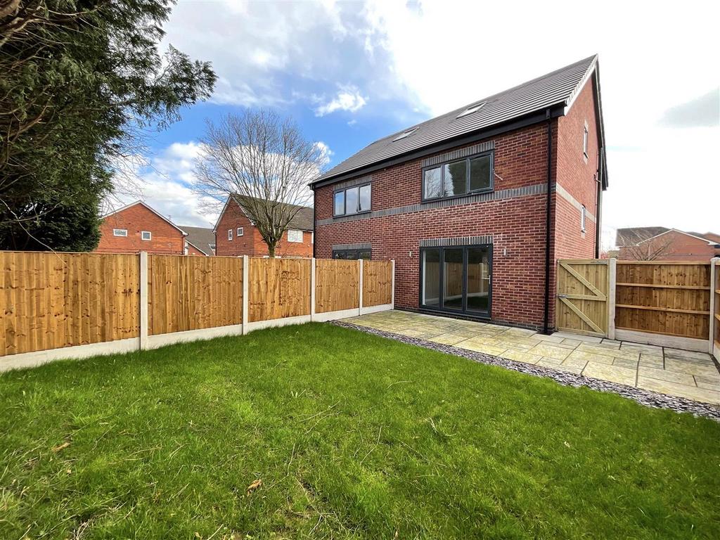 Penny Farthing Close, St. Annes Road, Denton, Manchester 3 bed semi