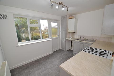 4 Broomcroft, Clayton, Bradford, BD14 6NW