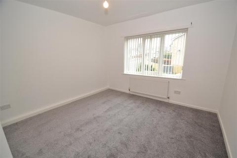 4 Broomcroft, Clayton, Bradford, BD14 6NW