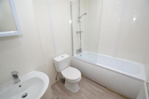 4 Broomcroft, Clayton, Bradford, BD14 6NW