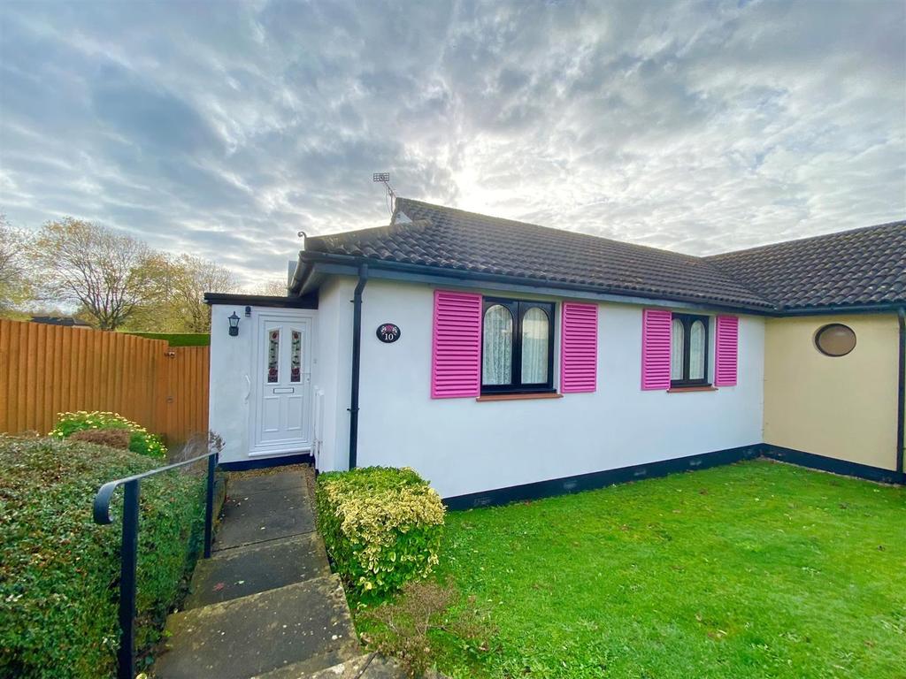 Dewberry Drive, Roundswell, Barnstaple 2 bed semidetached bungalow £