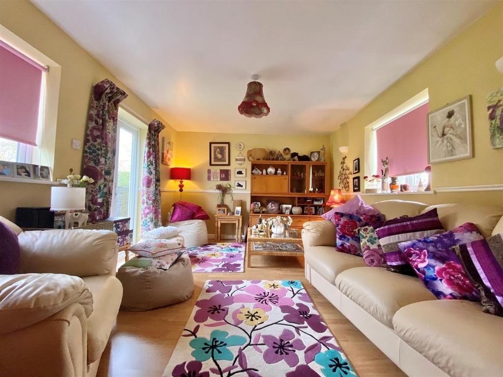 Dewberry Drive, Roundswell, Barnstaple 2 bed semidetached bungalow £