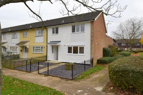 3 bedroom end of terrace house for sale - Newenden Close, Ashford