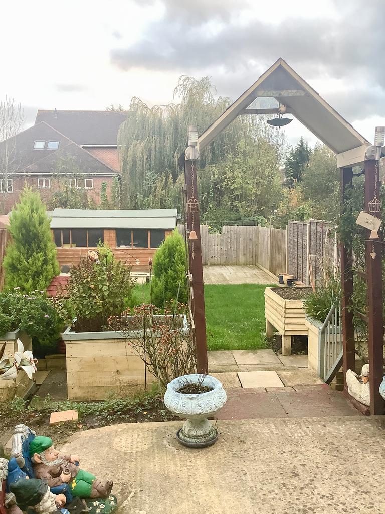 Moordale Avenue, Bracknell RG42 3 bed terraced house £1,495 pcm (£345 pw)