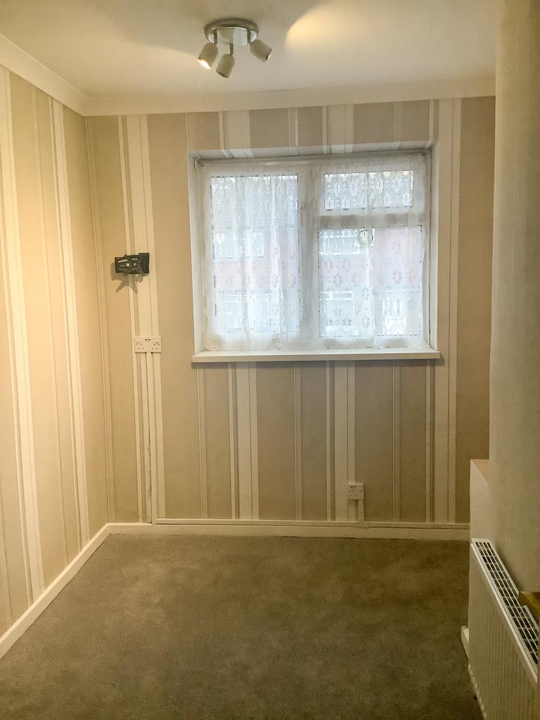 Moordale Avenue, Bracknell RG42 3 bed terraced house £1,495 pcm (£345 pw)