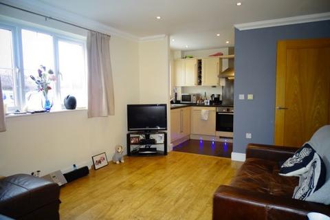 2 bedroom ground floor maisonette for sale - Kingswood Close, Ashford, TW15