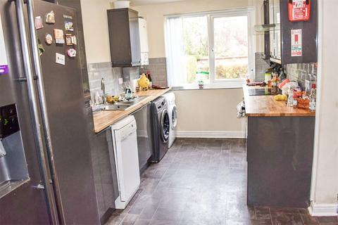 6 bedroom terraced house to rent, Victoria Road, Fallowfield, M14