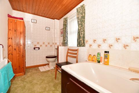 17 Brookside, Temple Ewell, Dover, CT16 3DW