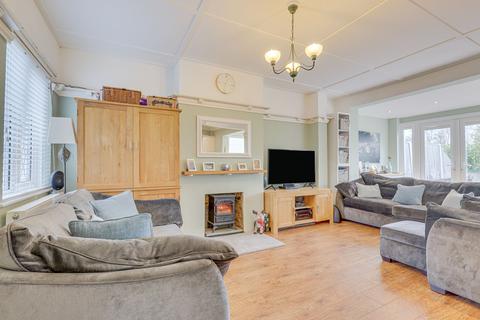 4 bedroom semi-detached house for sale - Greenways, Southend-on-sea, SS1