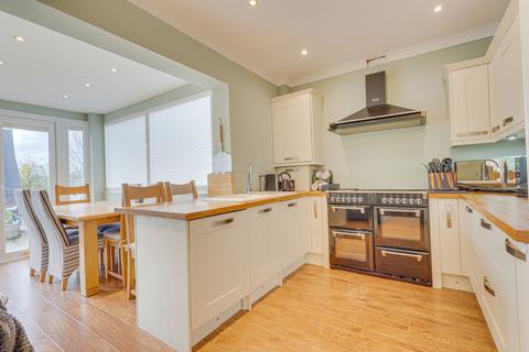 28 Greenways, Southend-on-sea, SS1 3BS