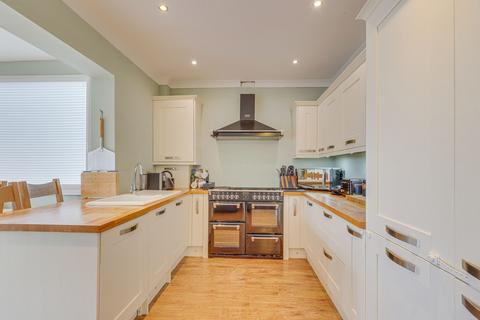 28 Greenways, Southend-on-sea, SS1 3BS