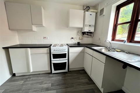 2 bedroom terraced house to rent, Rolston Close, HU9, Hull, HU9