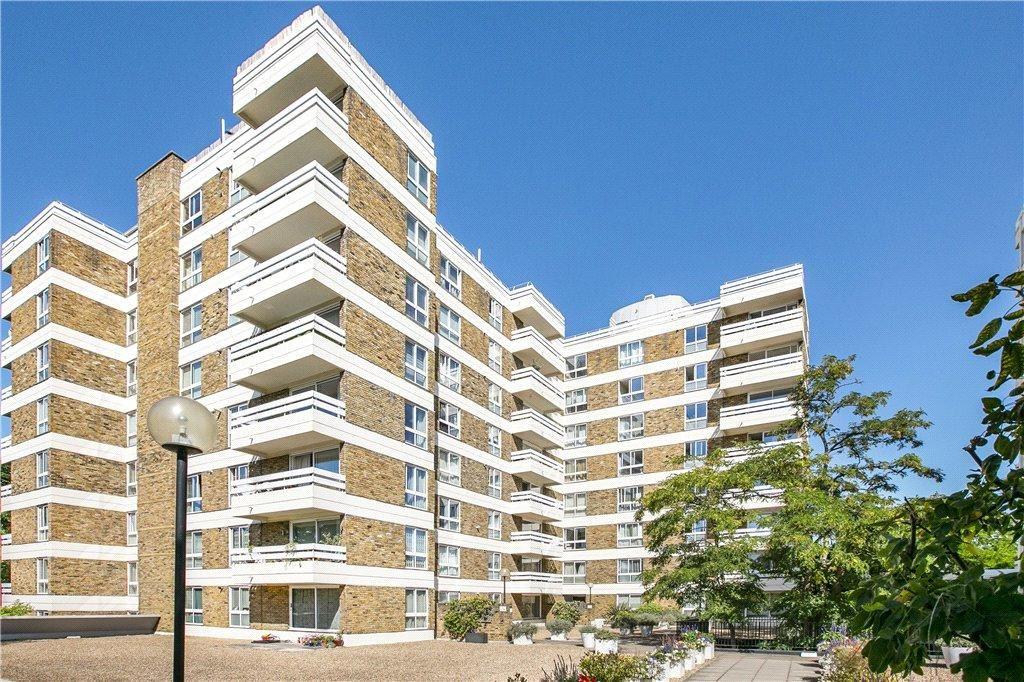 Warwick Drive, Putney, London... 2 bed flat £400,000