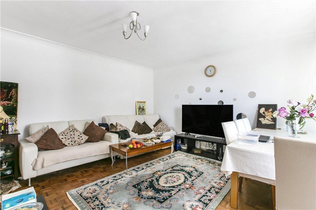 Warwick Drive, Putney, London... 2 bed flat £400,000