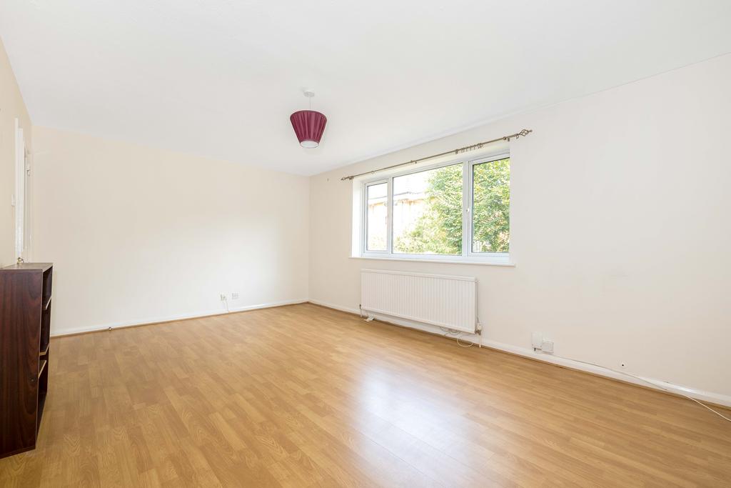 Sutton Close Beckenham BR3 2 bed flat - £1,600 pcm (£369 pw)