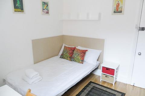 Fulham Palace Road, Hammersmith, London, W6