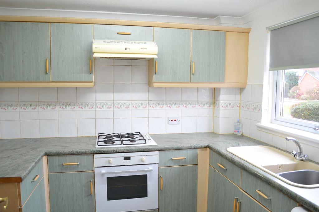 Shiel Drive, Larkhall ML9 2 bed terraced house £117,000