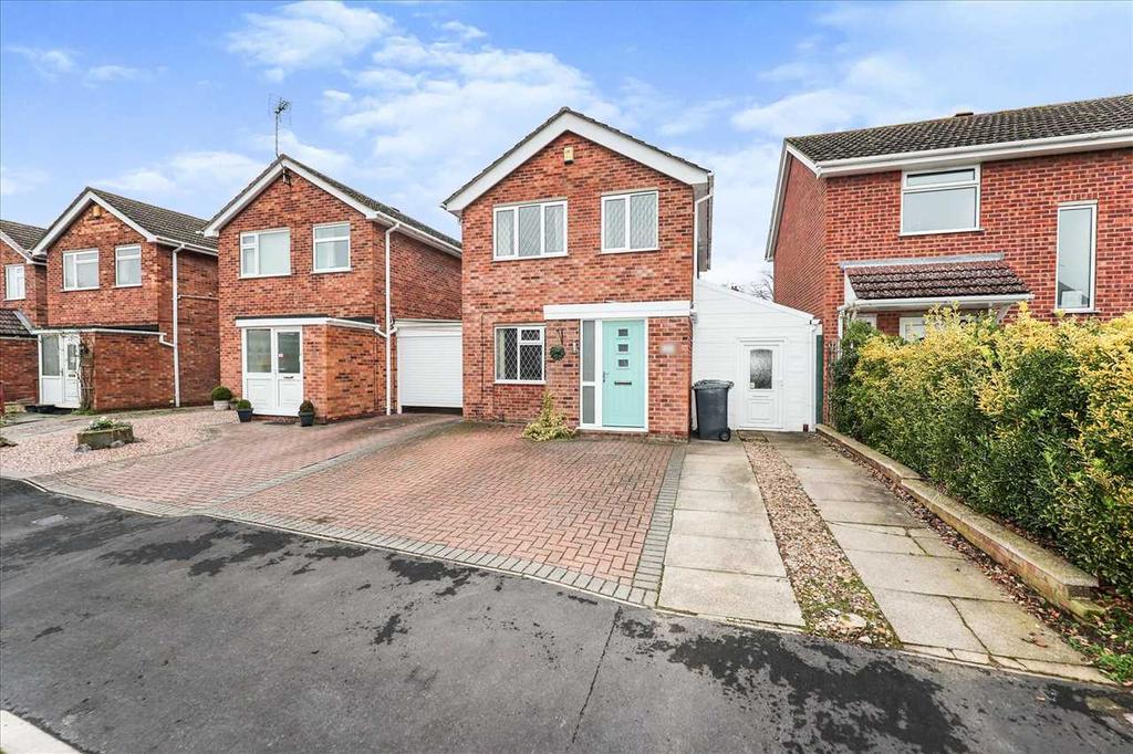 Helsby Road, Lincoln 3 bed detached house £220,000