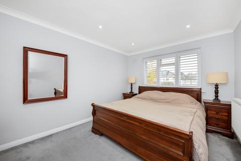 13 High Point, London, SE9 3PA