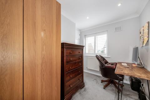 13 High Point, London, SE9 3PA