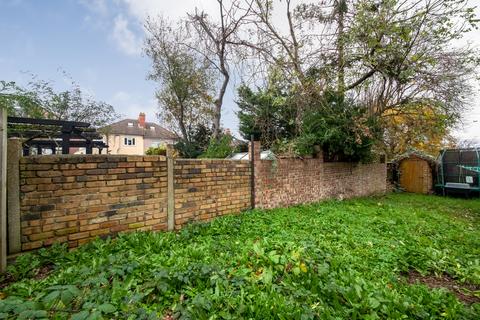 13 High Point, London, SE9 3PA