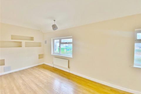 3 bedroom semi-detached house to rent, Beavers Lane, Hounslow, TW4