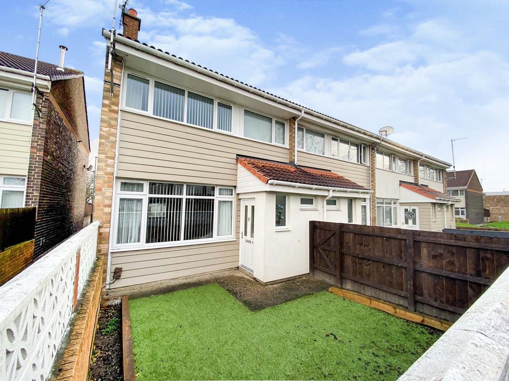 Blackpool Parade, Lukes Lane... 3 bed terraced house £85,000