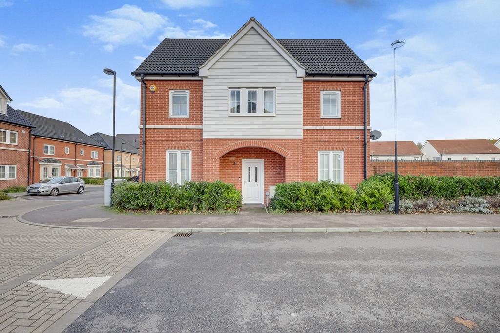 Whittle Road, Basildon, SS14 4 bed semidetached house for sale £440,000