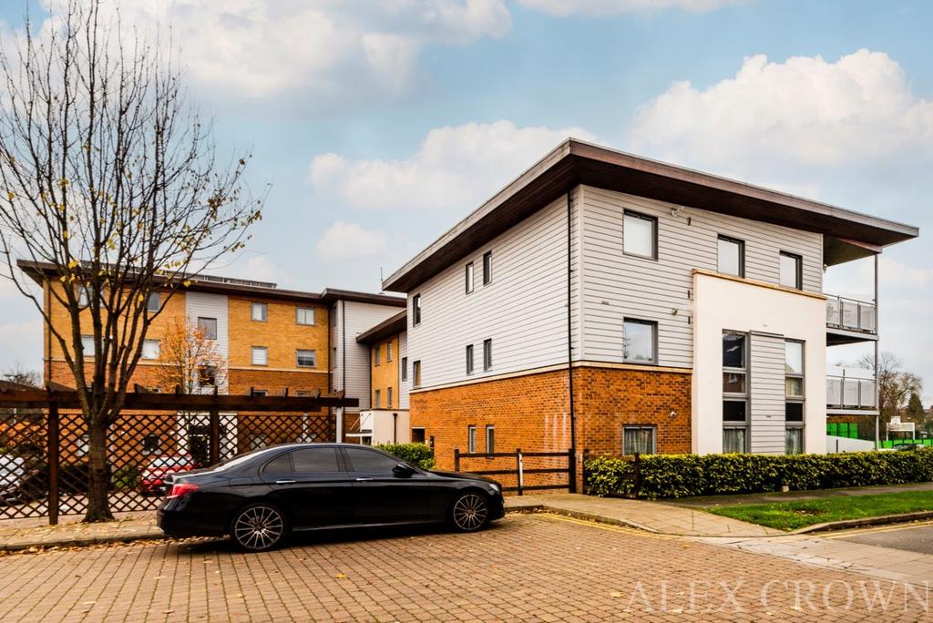 Millicent Grove, Palmers Green 2 bed flat £325,000