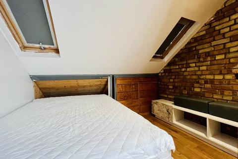 1 bedroom flat to rent - Second Floor Flat, 325B North Circular Road, London