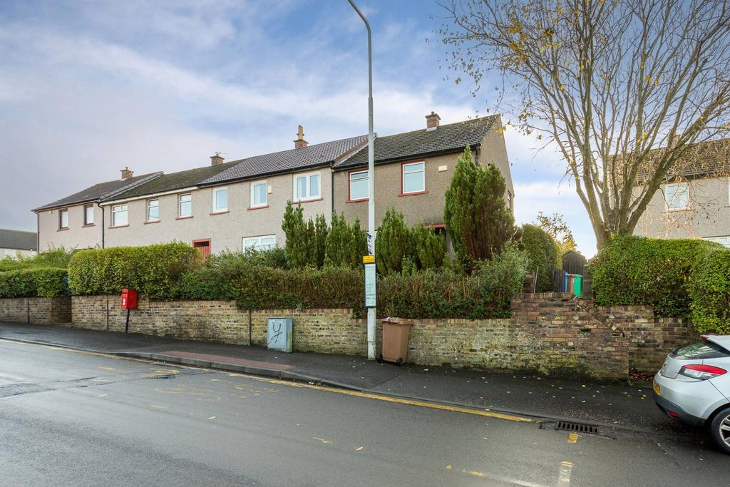 33 Whitelaw Road, Dunfermline, KY11 4RW 2 bed end of terrace house £