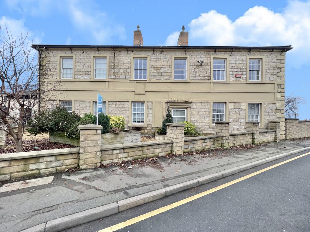 Kippax House, Kippax 2 bed apartment £800 pcm (£185 pw)