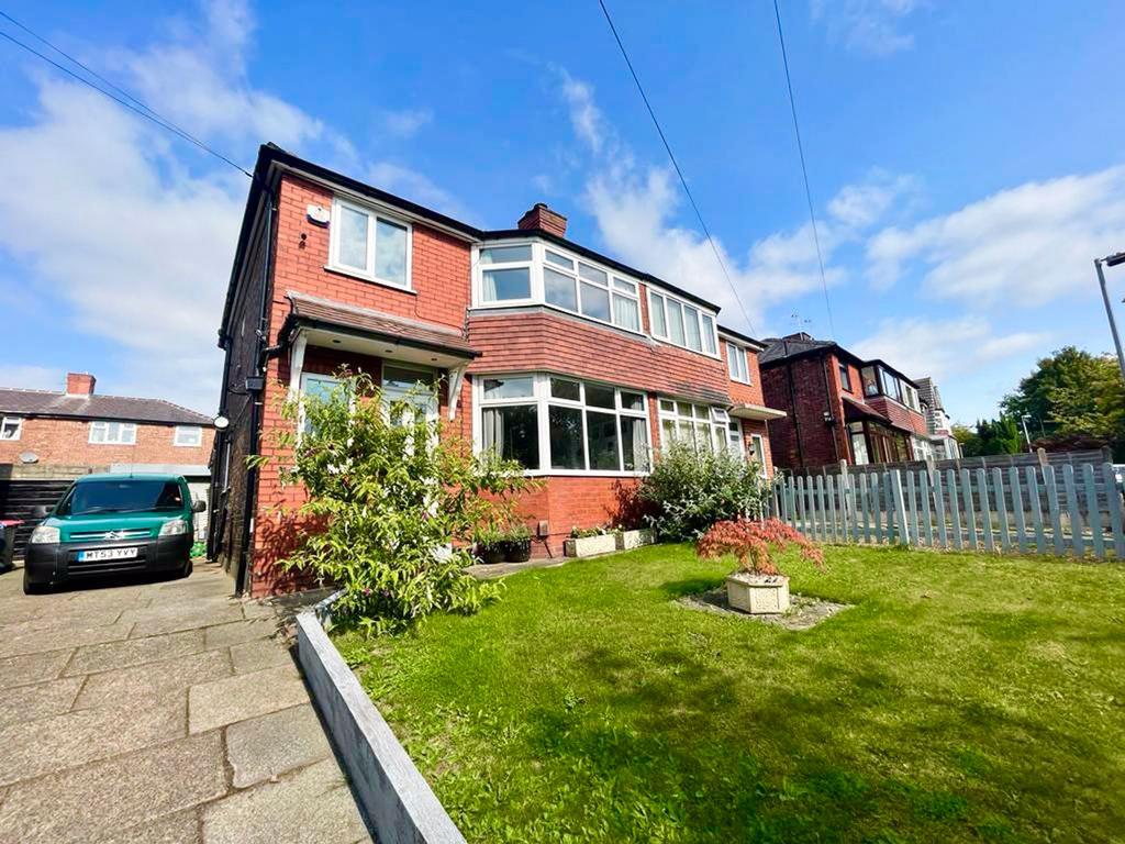 Woodstock Drive, Swinton, M27 3 bed semidetached house for sale £260,000
