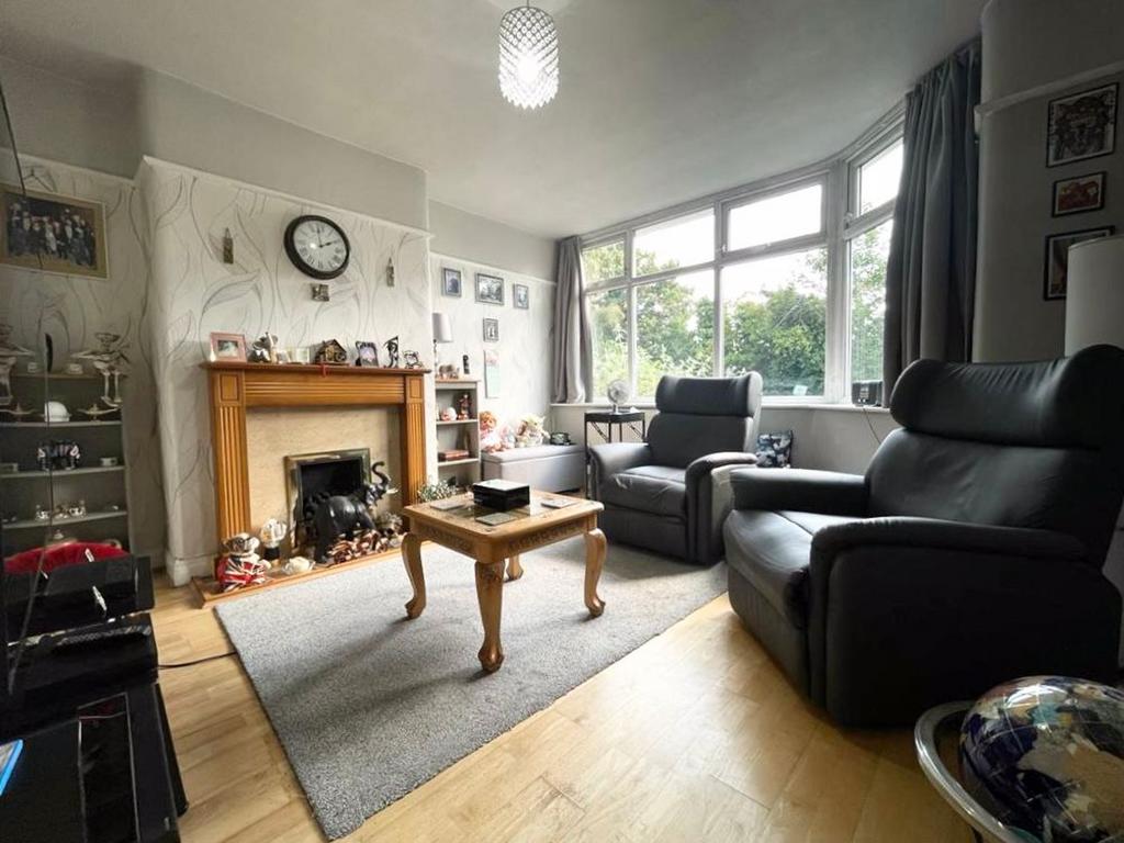 Woodstock Drive, Swinton, M27 3 bed semidetached house for sale £260,000